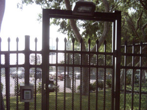 aluminum-fence-gate